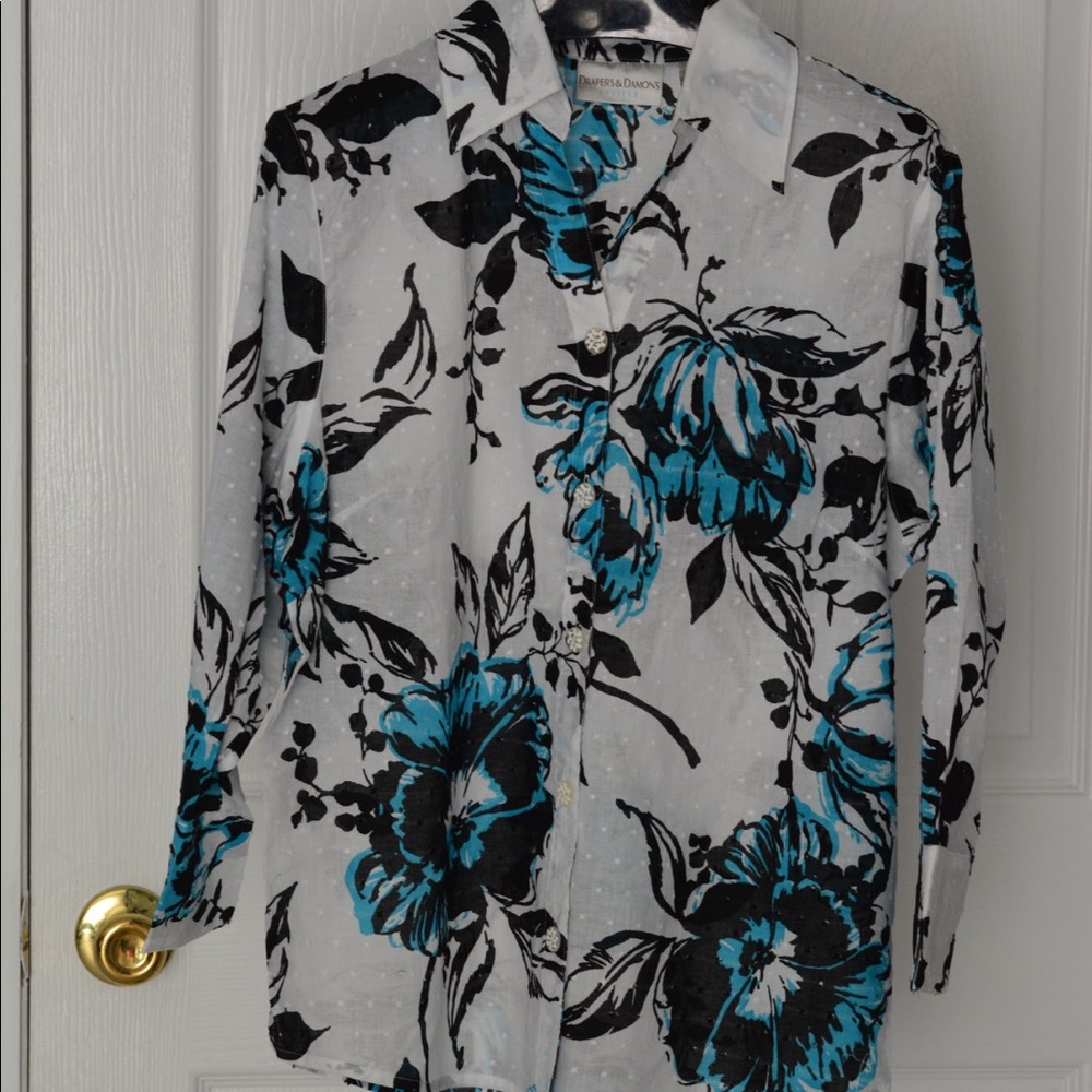 Women’s printed shirts. (Brand new)